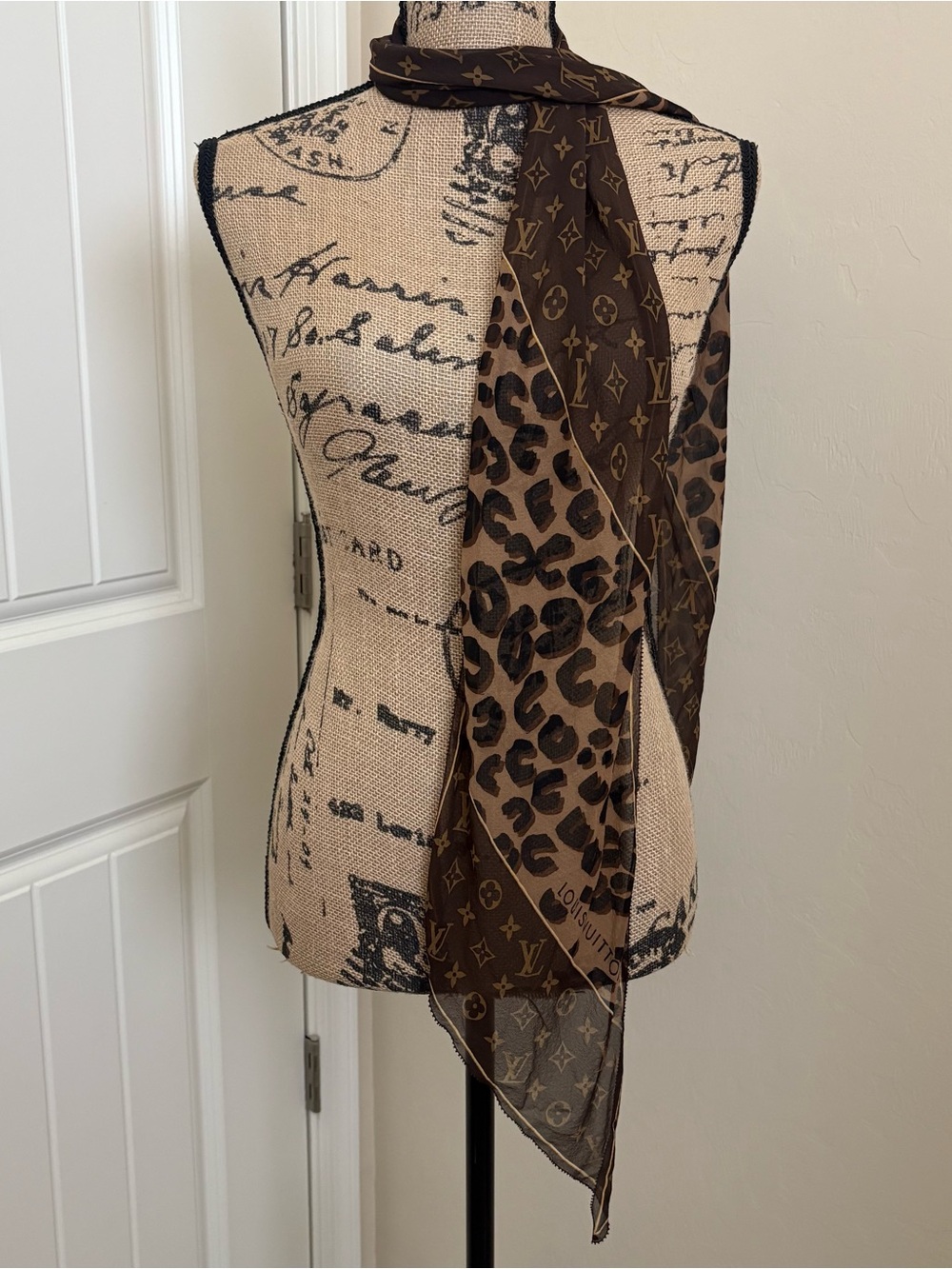 Authentic 2007 Louis Vuitton Monogram & Leopard Print Silk Chiffon Scarf